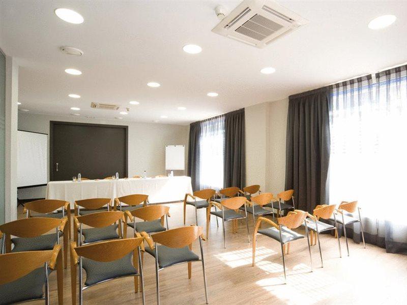 Hotel Cisneros الكالا ذي إِناريس المظهر الخارجي الصورة