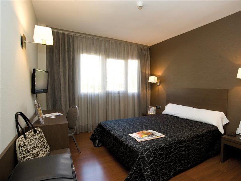 Hotel Cisneros الكالا ذي إِناريس المظهر الخارجي الصورة