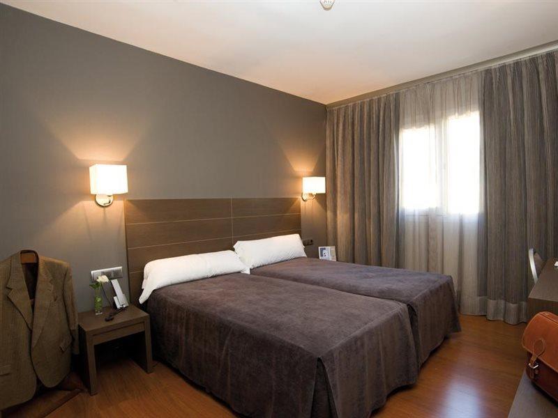 Hotel Cisneros الكالا ذي إِناريس المظهر الخارجي الصورة