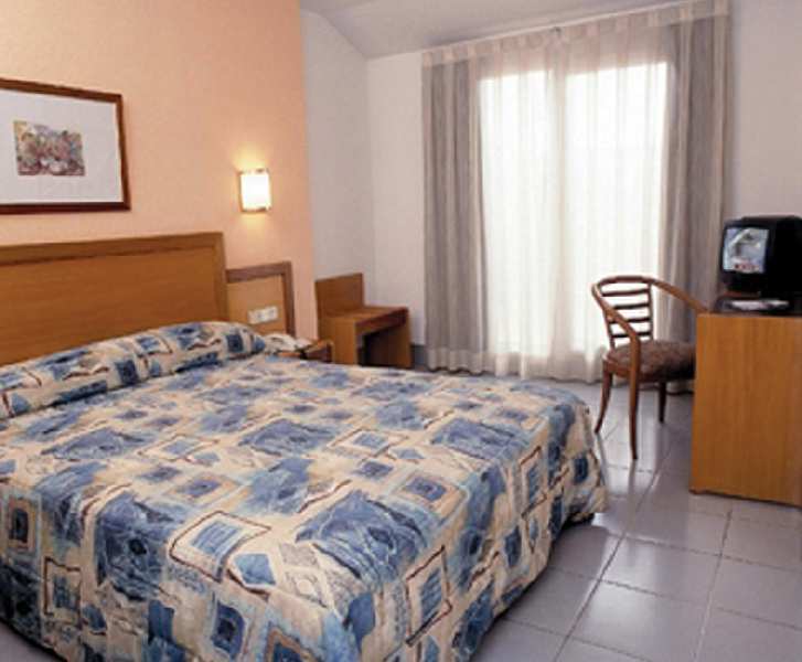 Hotel Cisneros الكالا ذي إِناريس المظهر الخارجي الصورة